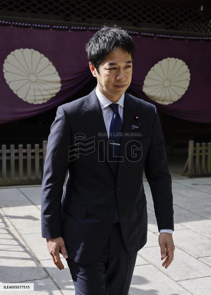 Japanese lawmaker visits Yasukuni shrine