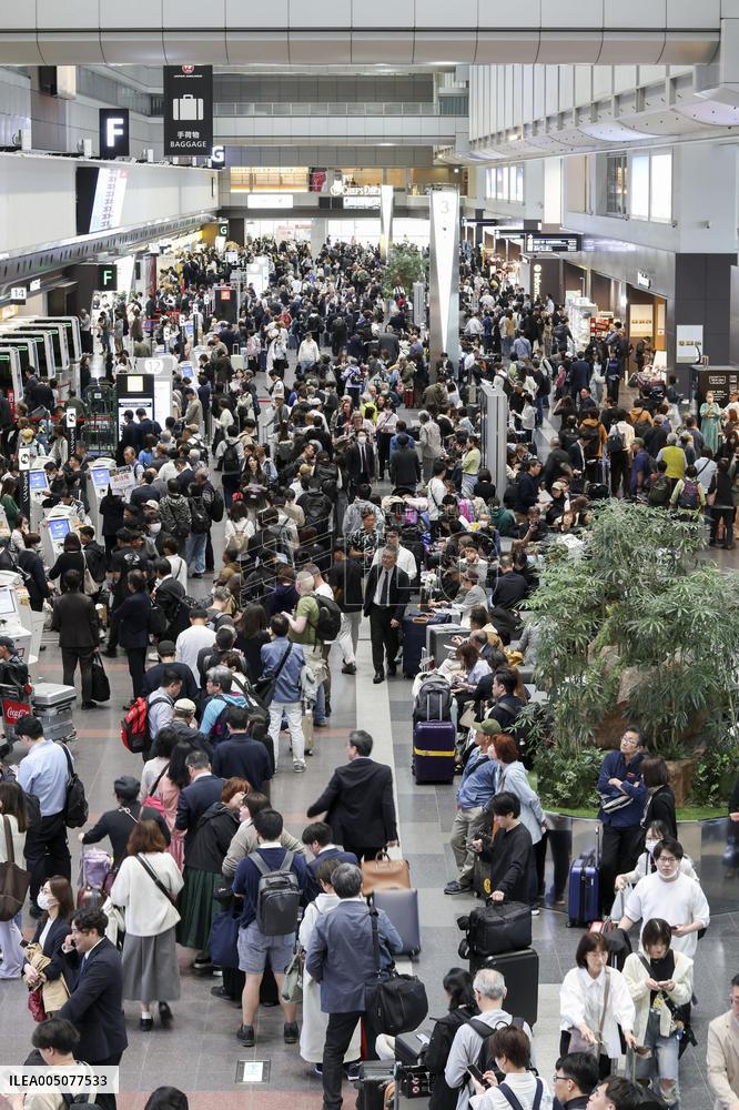 Traffic control glitch delay flights at Haneda airport