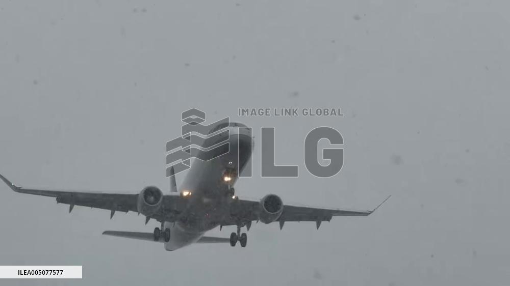 US: April Snow Hits Rochester, New York