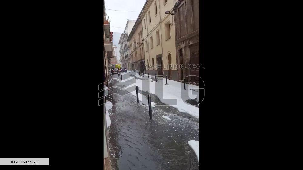 Hailstorm Disrupts Traffic and Blankets Streets in Ribes de Freser, Catalonia 5