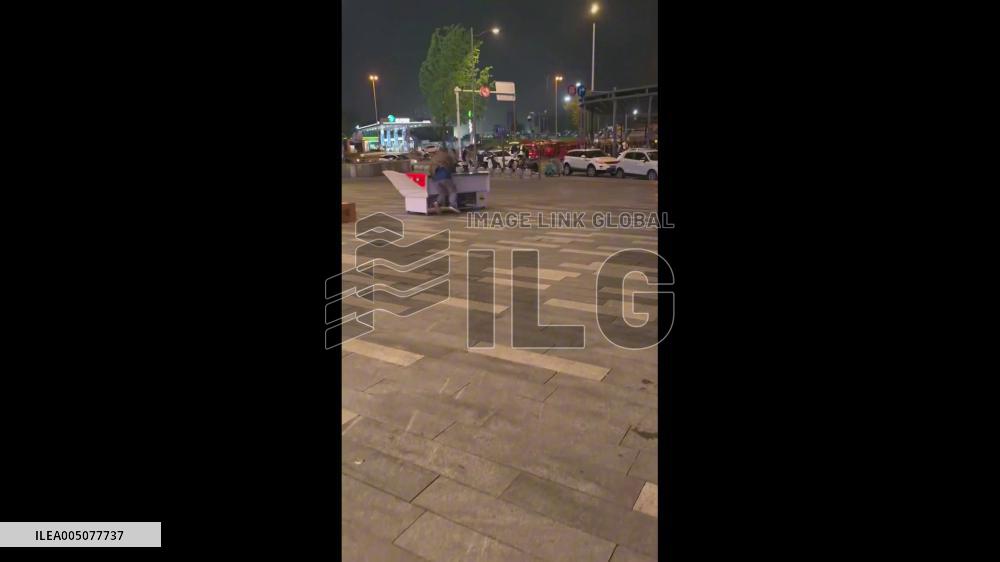 China: Vendor Struggles to Hold Snack Cart During Strong Winds in Chengdu