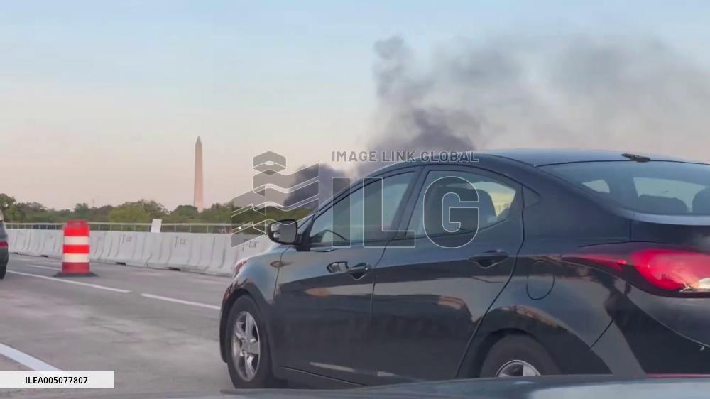 US: Metrobus Catches Fire in DC Tunnel, Sending Thick Smoke Over Downtown 2