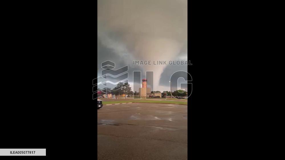 US: Tornado Hits Enid, Oklahoma 2