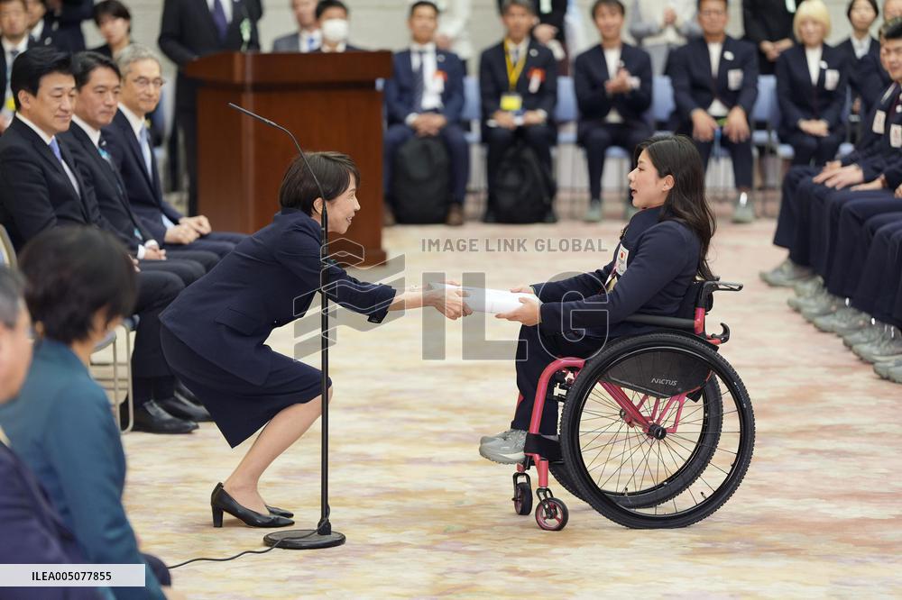 Paralympic athlete at PM's office