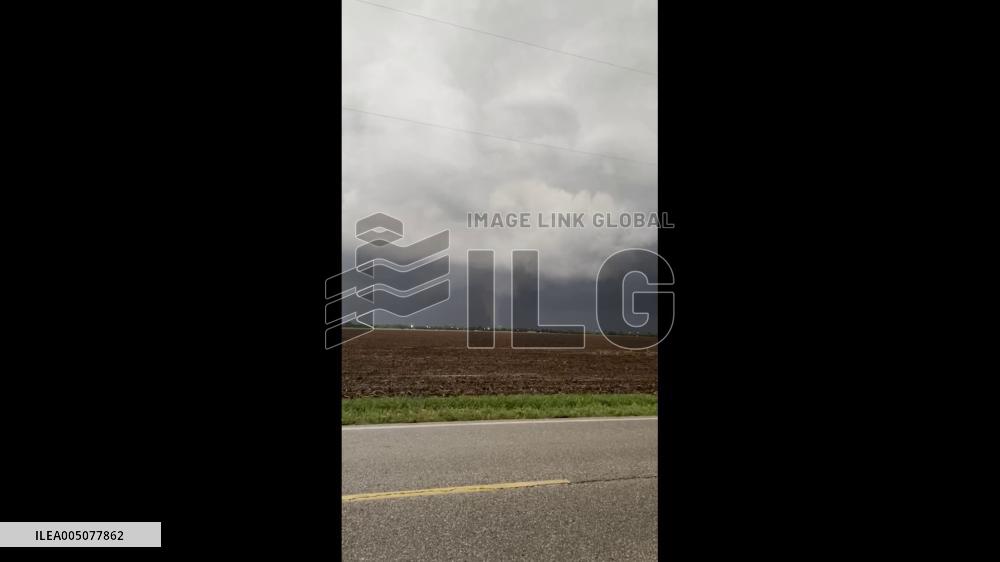 US: Tornado Hits Enid, Oklahoma 4