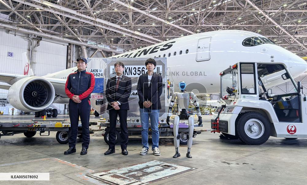 JAL to use robots for cargo loading