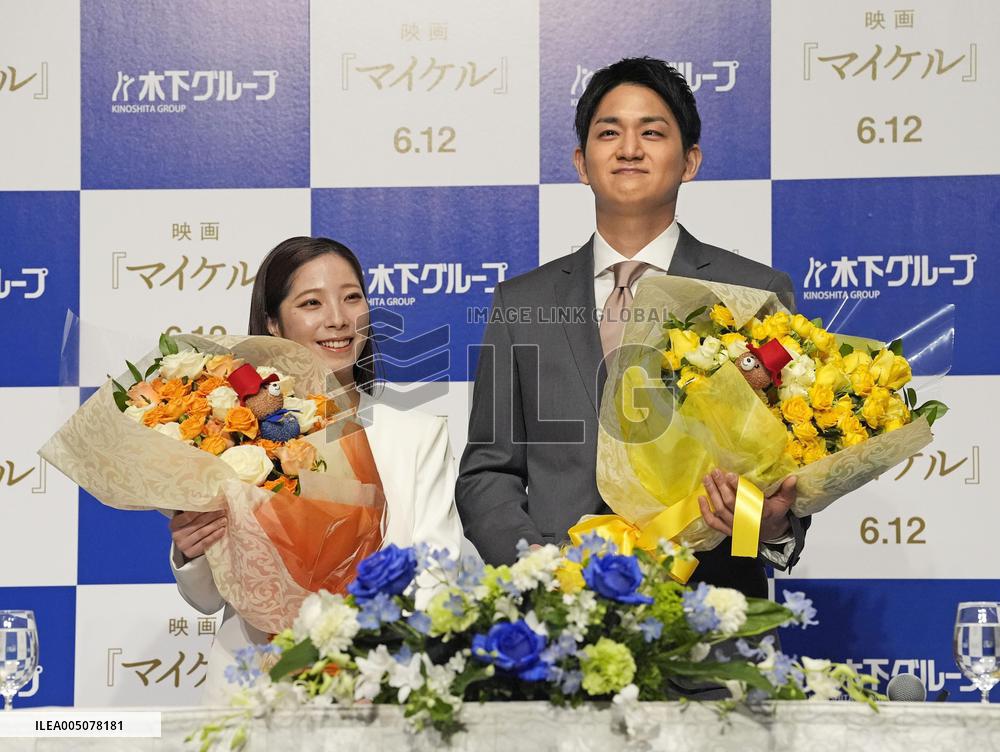 Retirement press conference of pairs figure skaters Miura, Kihara
