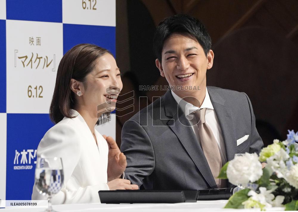 Retirement press conference of pairs figure skaters Miura, Kihara