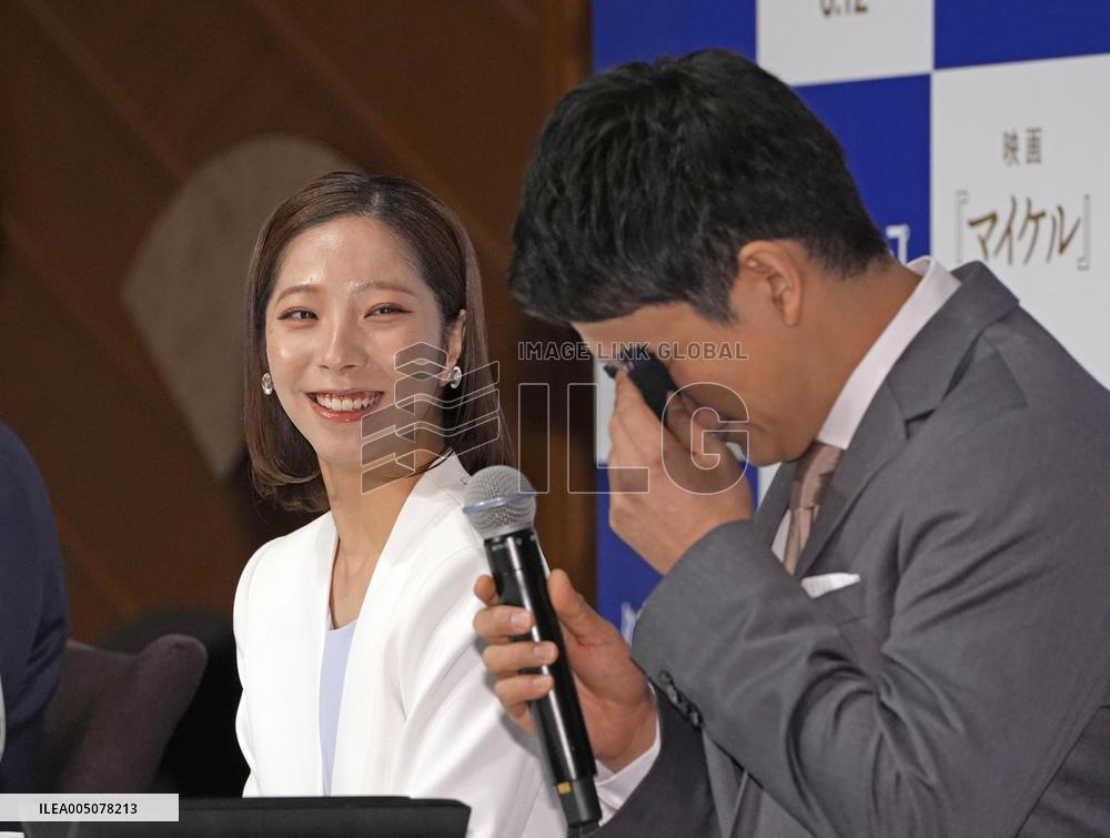 Retirement press conference of pairs figure skaters Miura, Kihara