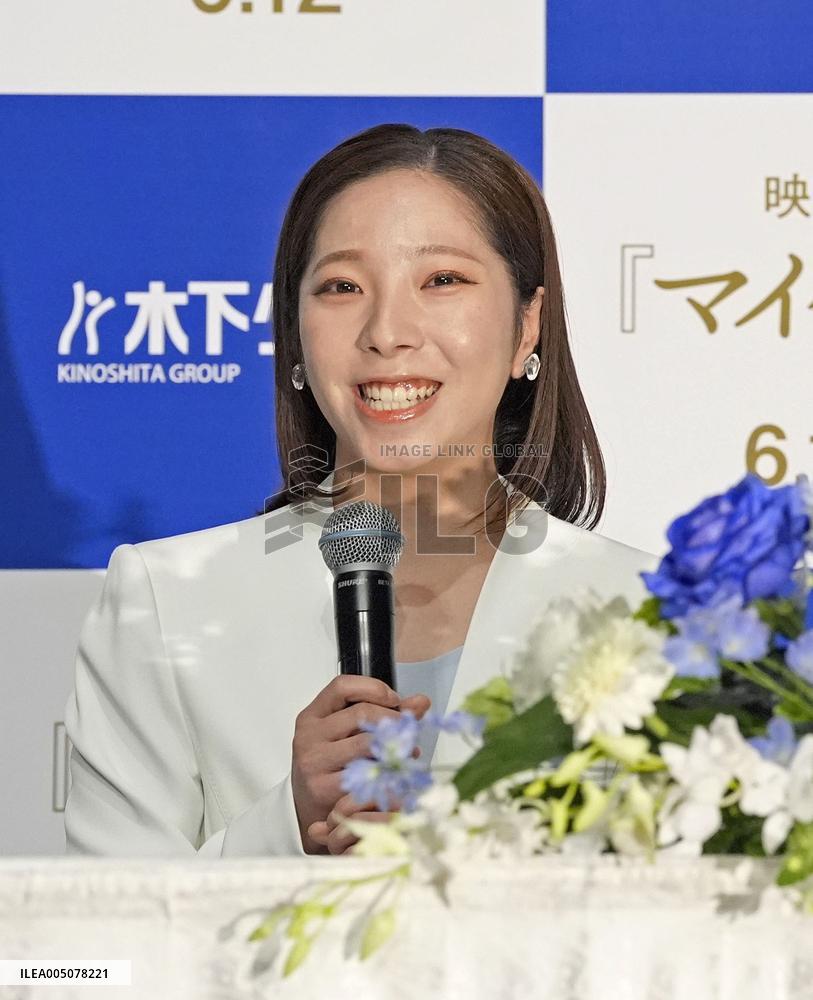Retirement press conference of pairs figure skaters Miura, Kihara