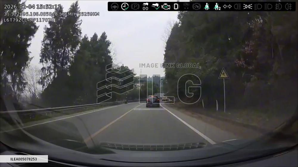 China: Out-of-Control Cement Mixer Causes Accident on Sichuan Mountain Road