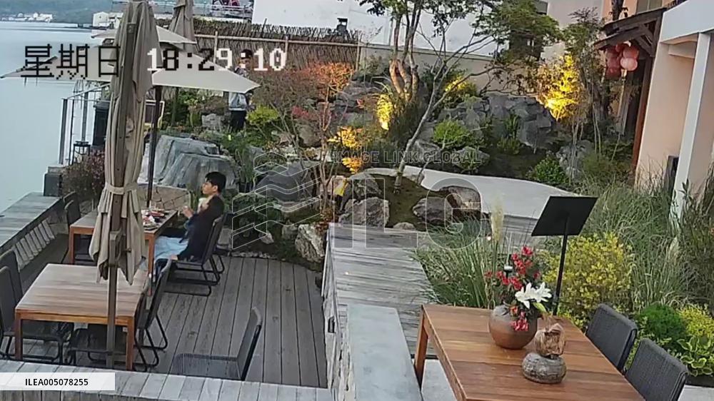 China: Quick-Thinking Bystanders Save Child From Reservoir in Ningbo