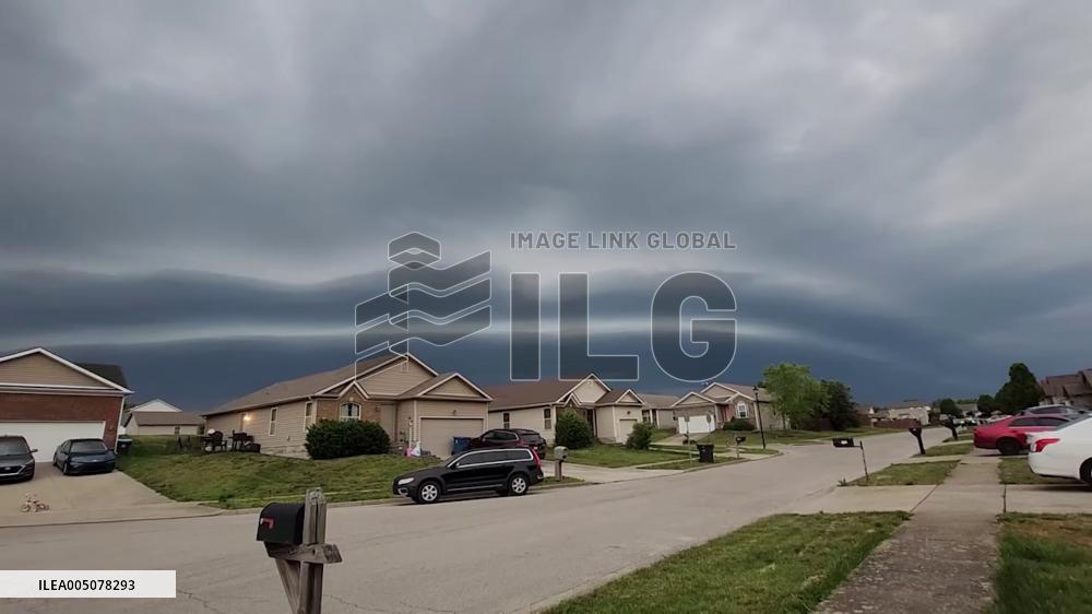 US: Dramatic Cloud Formation Spotted in Kentucky Ahead of Severe Storm System 2