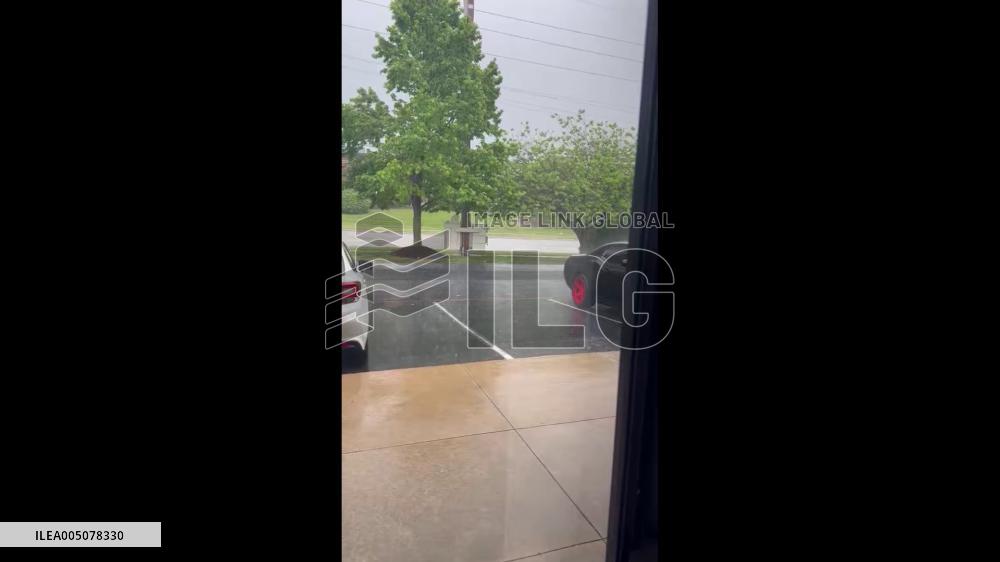 US: Hail Storm Causes Damage, Over 10,000 Power Outages in Springfield, MO 2