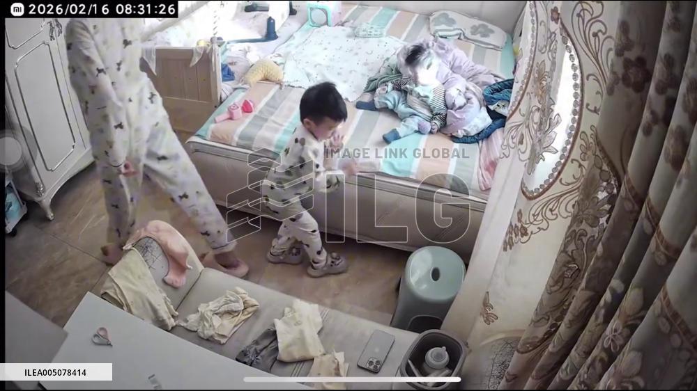 China: Video Captures Boy Saving Baby Sister from Falling Off Bed in Hebei