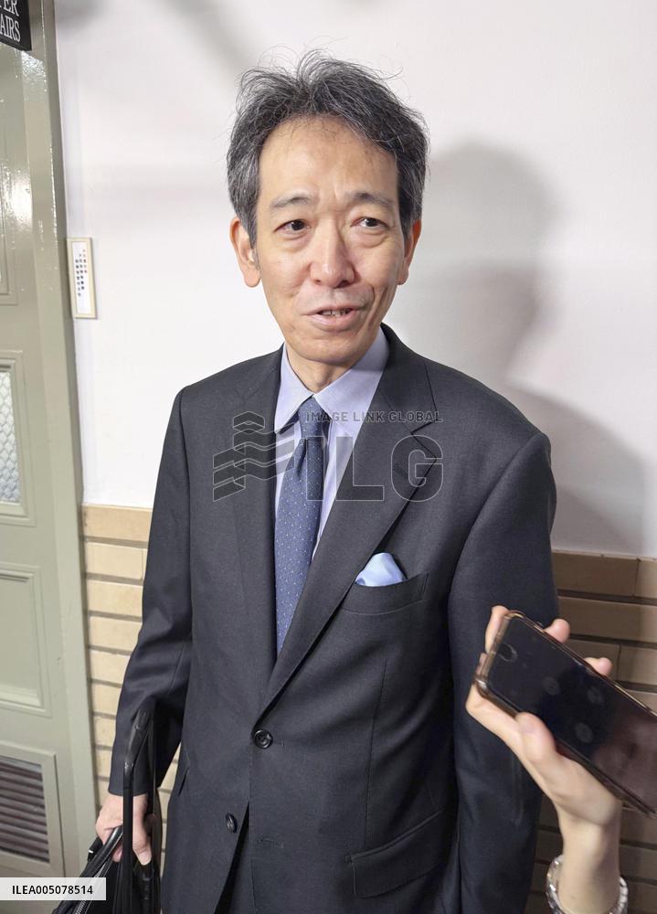 Top currency official meets press after intervention