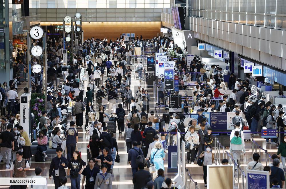 Golden Week holiday rush in Japan