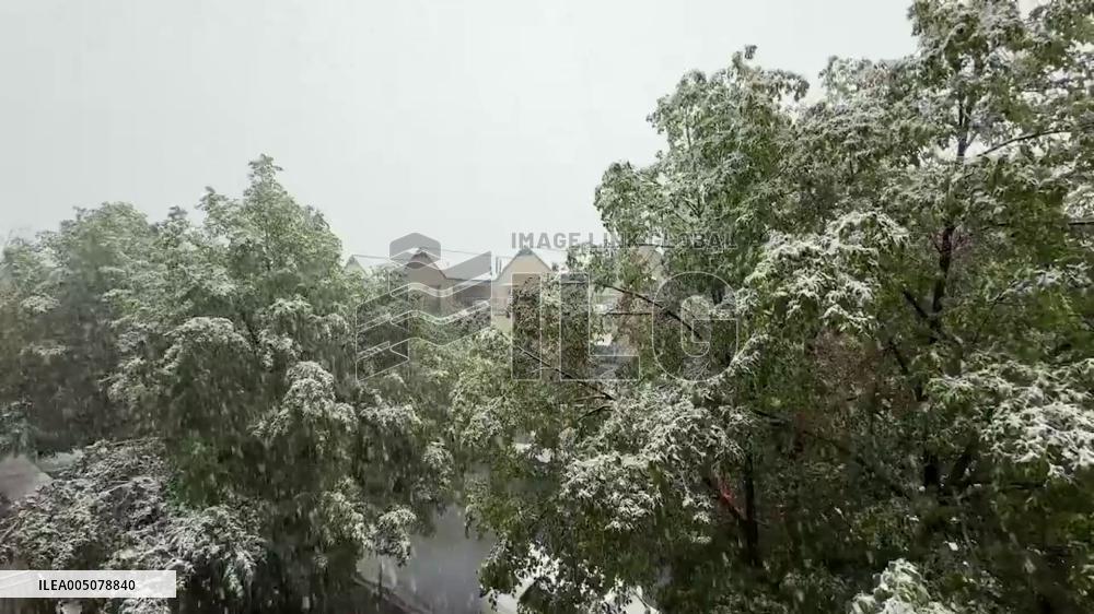 US: Spring Snowstorm Sweeps Across Colorado, Bringing Snow From Mountains to Denver 5