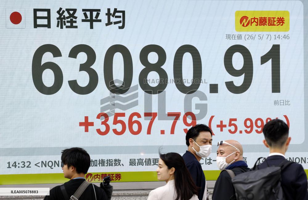Nikkei ends at record high above 62,000
