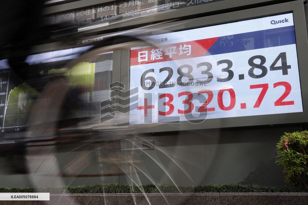 Nikkei ends at record high above 62,000