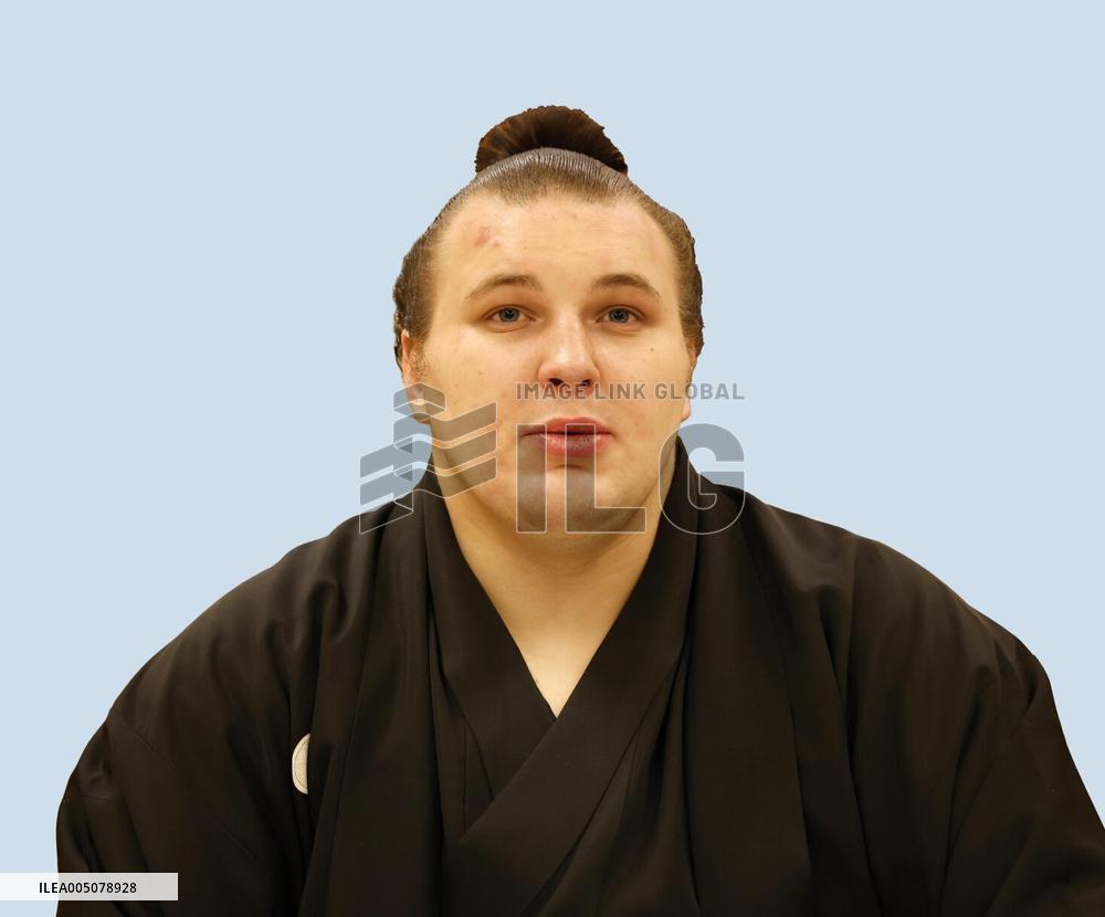 Sumo: Ukrainian ozeki Aonishiki