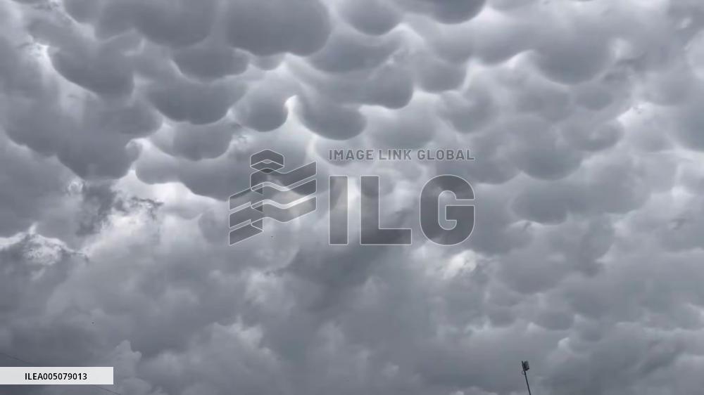 US: Spectacular Mammatus Clouds Spotted Over Texas Amid Severe Storm Threat