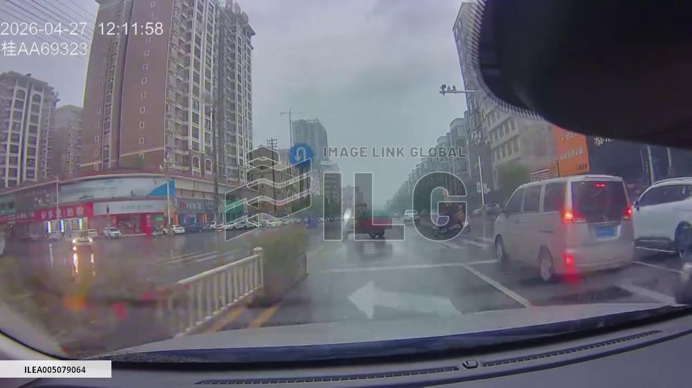 China: Driver Captures Powerful Lightning Strike on Camera During Heavy Rain in Guangxi