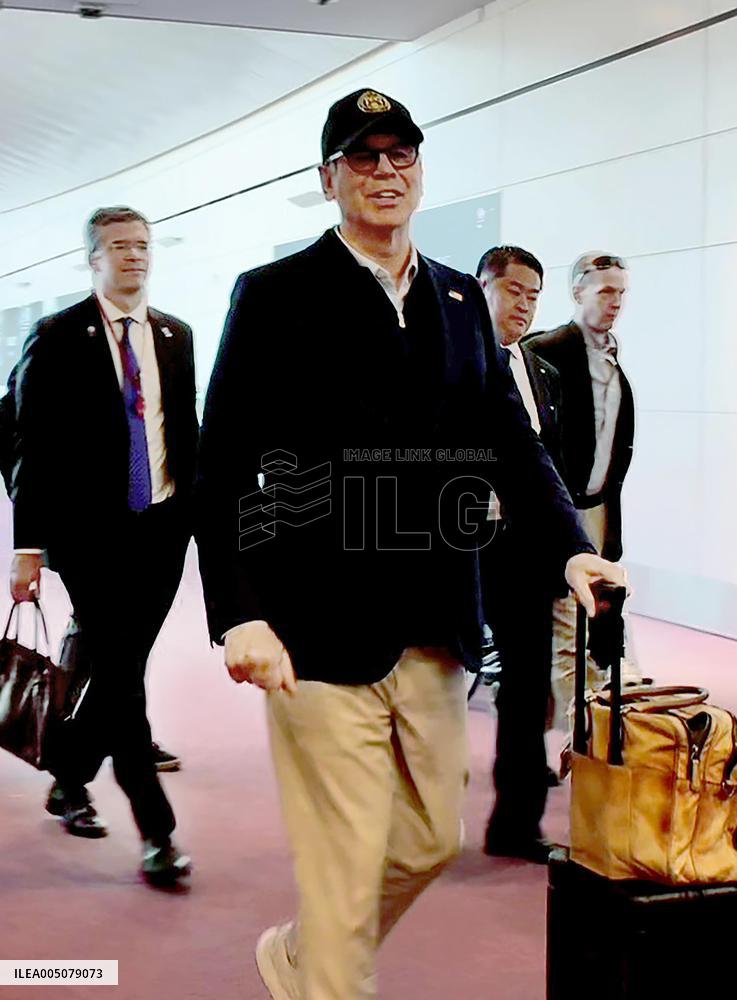 U.S. treasury secretary arrives in Japan