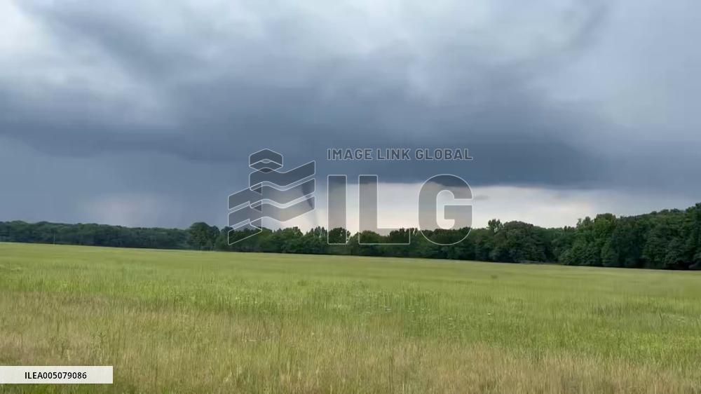 US: Funnel Cloud Spotted in Russell, Arkansas