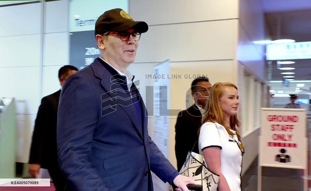 U.S. treasury secretary arrives in Japan