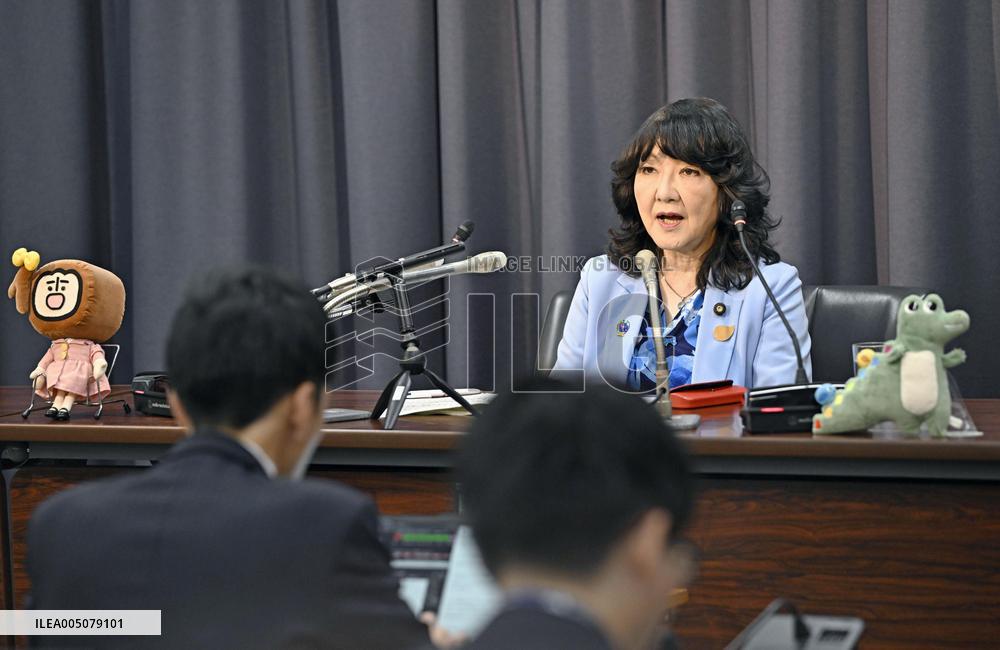 Japan finance minister meets with U.S. treasury secretary