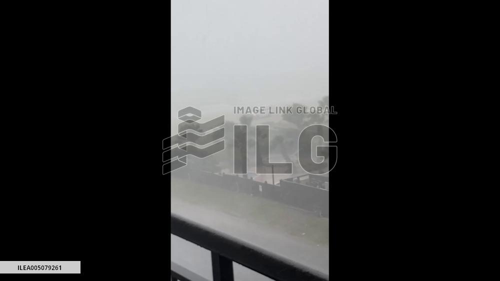 US: Strong Winds and Driving Rain Hit Myrtle Beach as Cold Front Moves Through