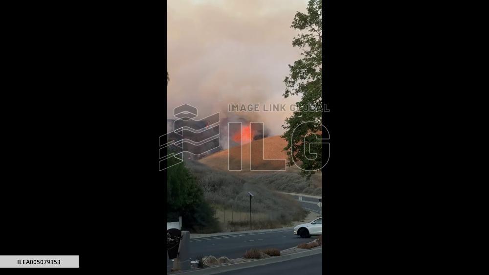 US: Grand Fire Threatens 650 Homes in Chino Hills, California