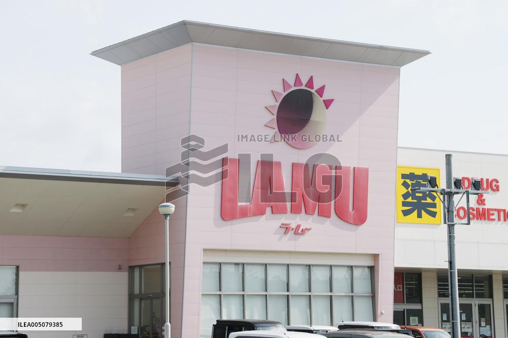 La Mu sign and logo
