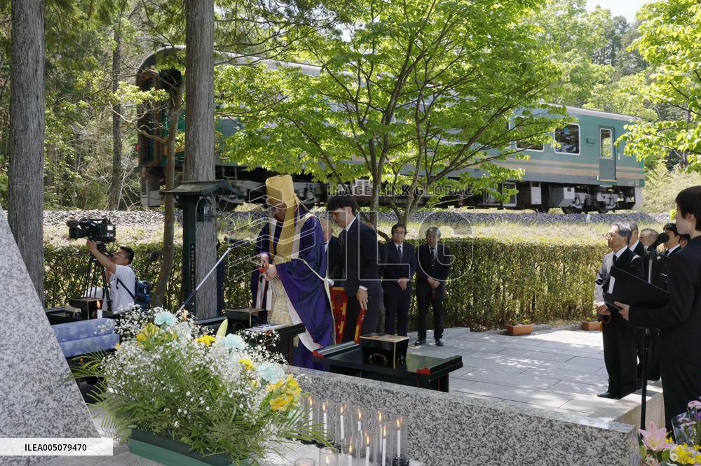 Victims' kin commemorate 1991 train accident in western Japan