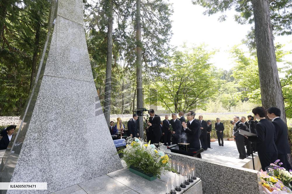 Victims' kin commemorate 1991 train accident in western Japan