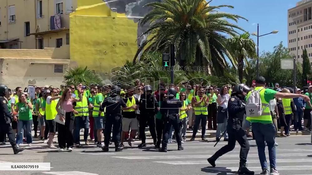 Spain: Teachers Strike Continue Across Valencian Community