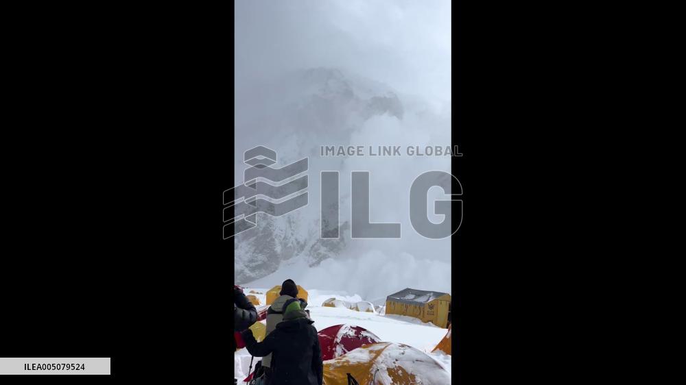 China: Avalanche Bears Down on Climbers at Mount Everest Camp