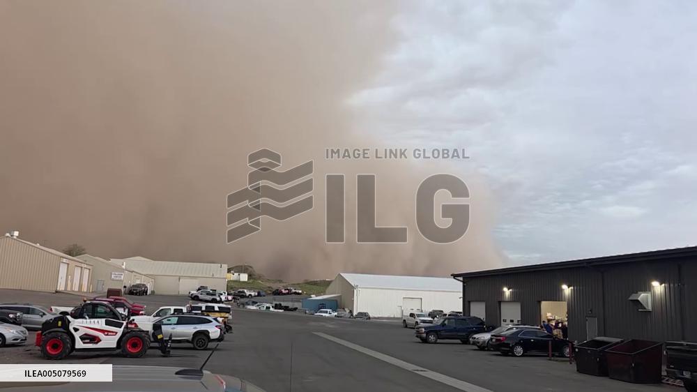 US: Wall of Dust Engulfs Montana as Powerful Winds Sweep Through