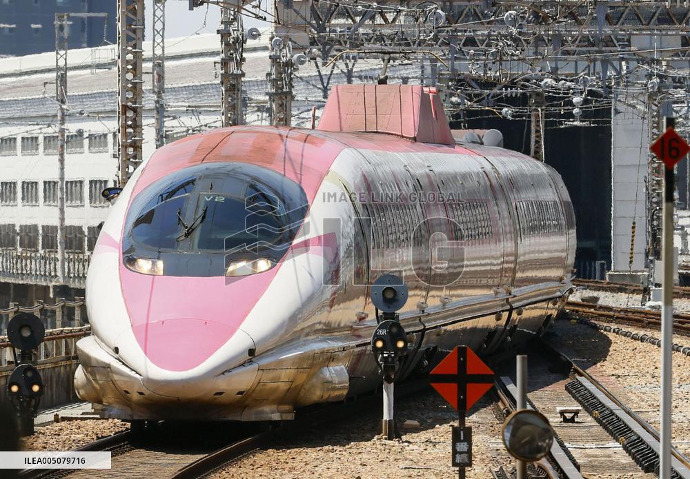 Hello Kitty shinkansen makes final run