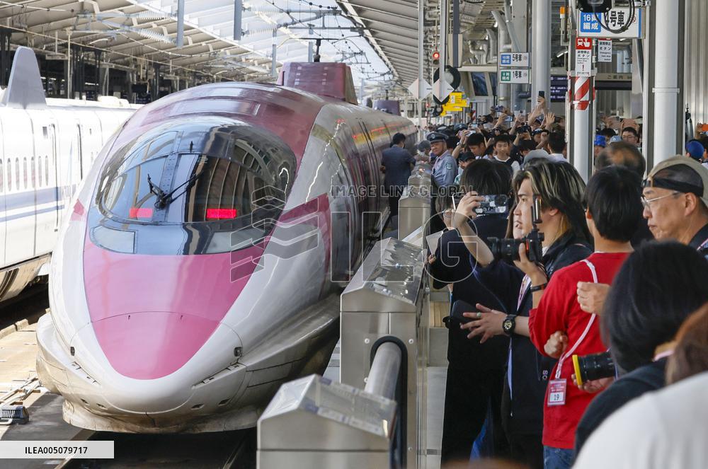 Hello Kitty shinkansen makes final run