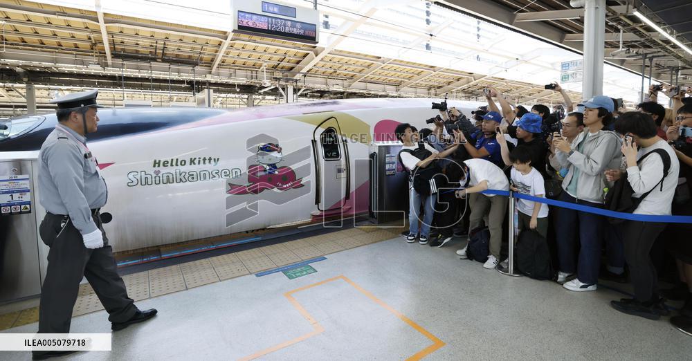 Hello Kitty shinkansen makes final run