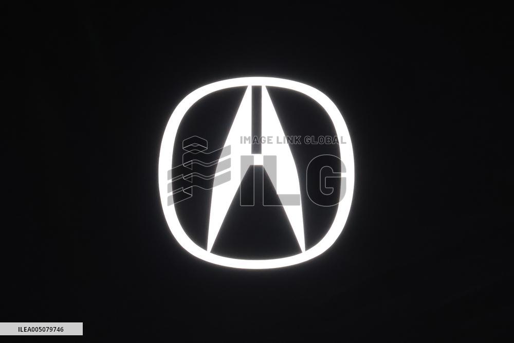 Acura sign and logo