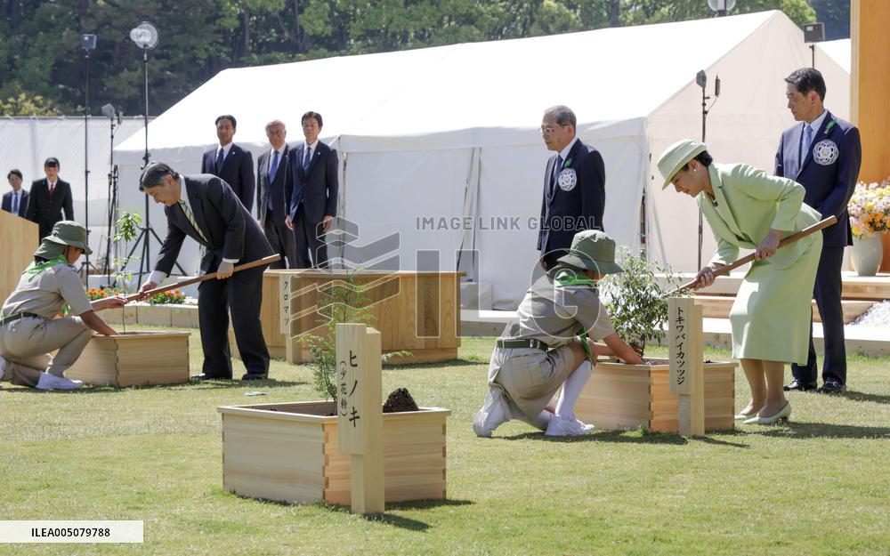 Japan emperor, empress at tree-planting ceremony