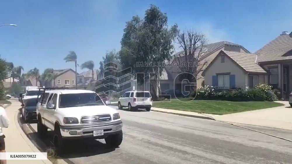 US: Fast-Moving Sandy Fire Burns More Than 800 Acres, Prompting Evacuations 5