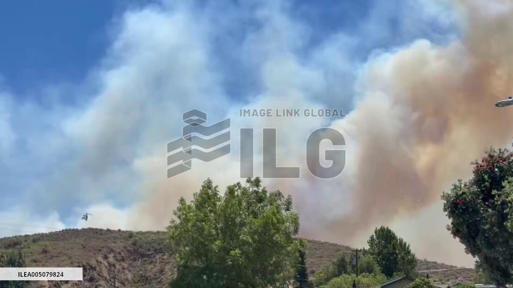 US: Fast-Moving Sandy Fire Burns More Than 800 Acres, Prompting Evacuations 3