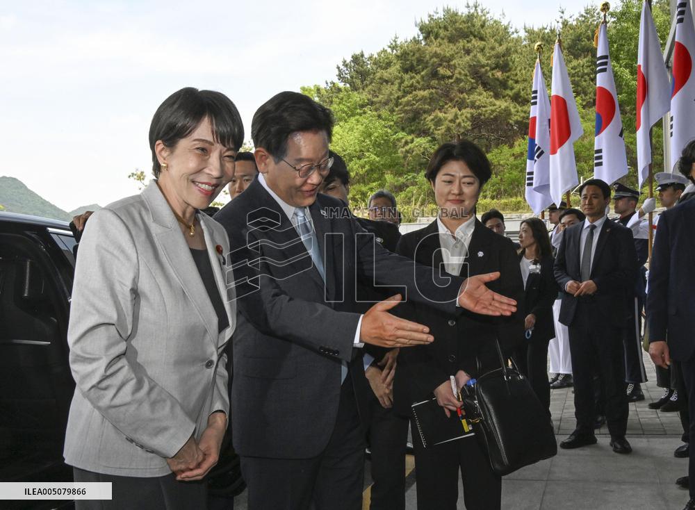 Japan-S. Korea summit