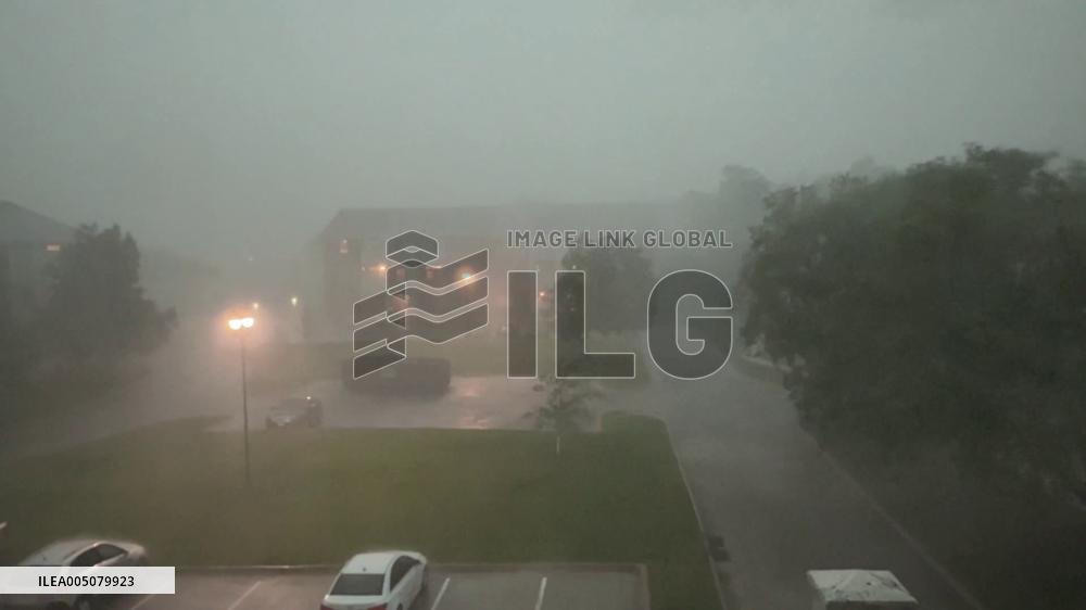 US: Heavy Rain and Strong Winds Move Through Iowa