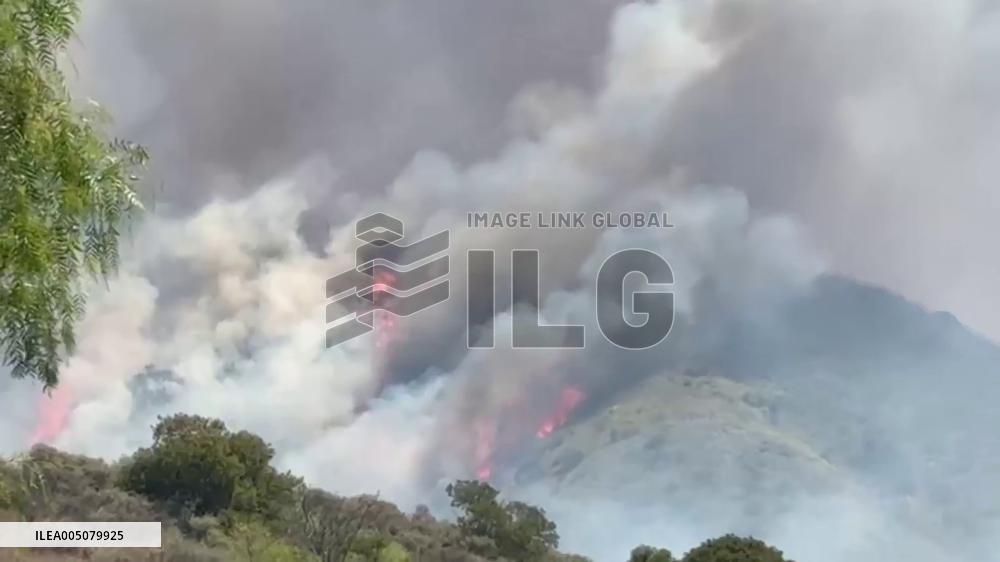 US: Evacuations Ordered as Sandy Fire Tears Through Simi Valley, California