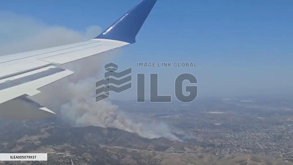 US: Evacuations Ordered as Sandy Fire Tears Through Simi Valley, California 2